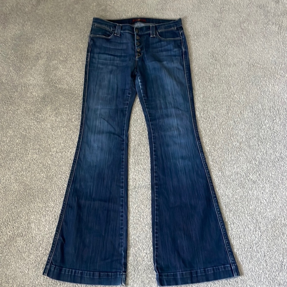7 for all mankind 28 trouser flare. Button fly.